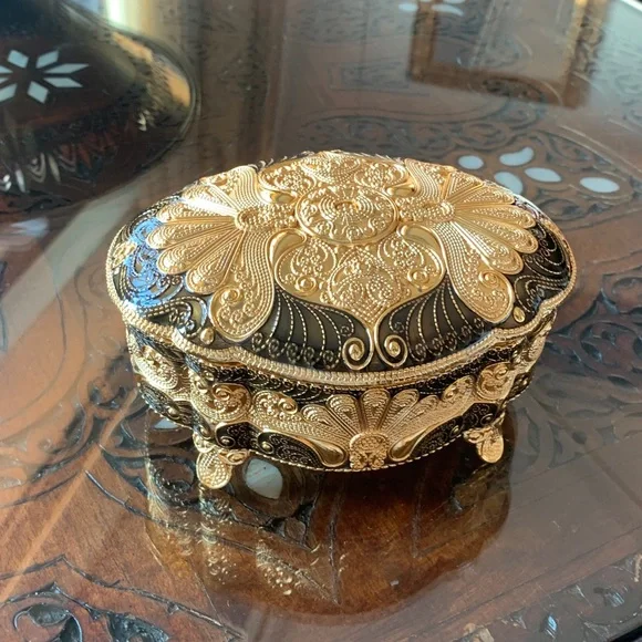 Absolutely stunning jewelry box , golden and black top, made in UAE. Must have!